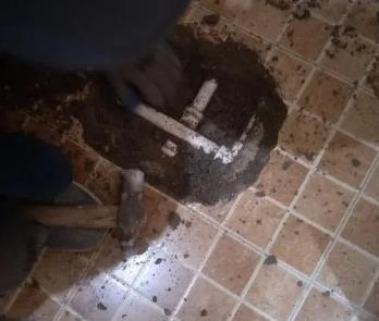 西市卫生间漏水维修公司为您分享下卫生间渗水如何处理及注意事项